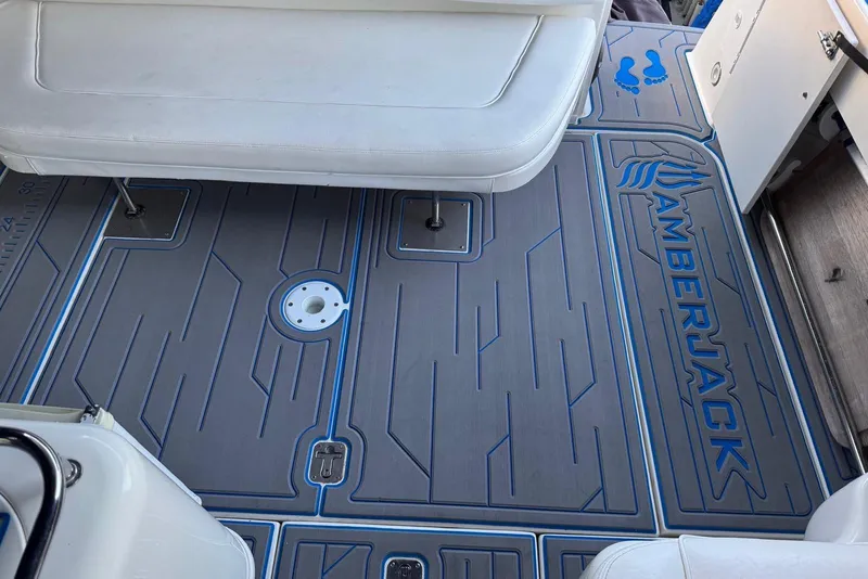 Slide: The Image of 2006 Sea Ray 290 Amberjack helm with Garmin navigation, steering wheel, and welcome mat. - 9