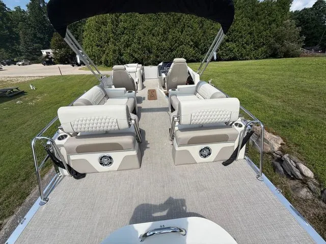 Slide: The Image of Tahoe 2385 QUAD LOUNGER SHIFT 2026 - 11