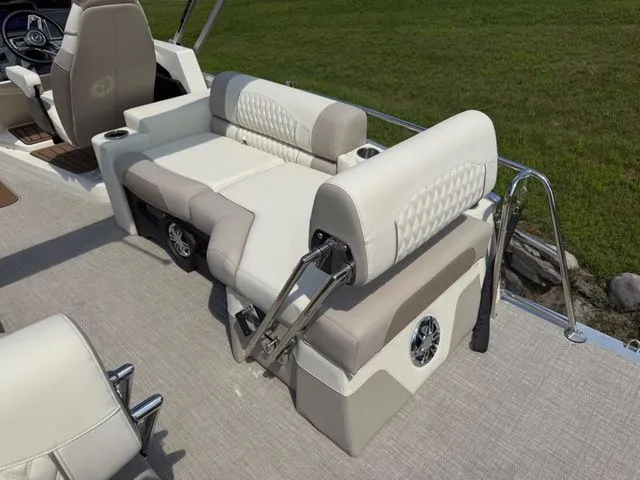 Slide: The Image of Tahoe 2385 QUAD LOUNGER SHIFT 2026 - 12