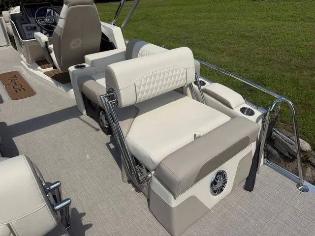 Slide: The Image of Tahoe 2385 QUAD LOUNGER SHIFT 2026 - 13