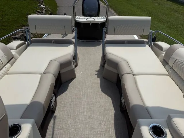 Slide: The Image of Tahoe 2385 QUAD LOUNGER SHIFT 2026 - 14