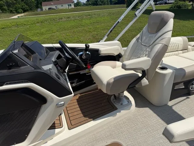 Slide: The Image of Tahoe 2385 QUAD LOUNGER SHIFT 2026 - 19