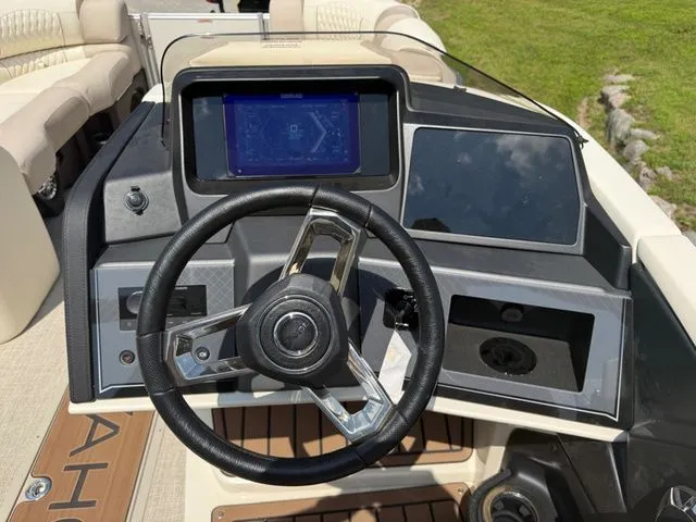 Slide: The Image of Tahoe 2385 QUAD LOUNGER SHIFT 2026 - 20