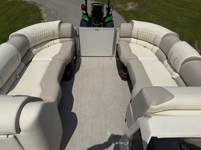 Slide: The Image of Tahoe 2385 QUAD LOUNGER SHIFT 2026 - 24