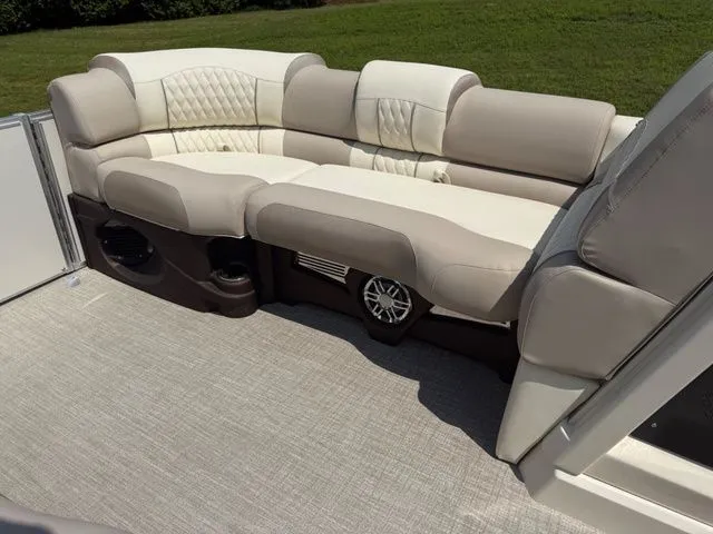 Slide: The Image of Tahoe 2385 QUAD LOUNGER SHIFT 2026 - 25