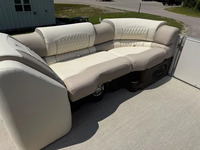 Slide: The Image of Tahoe 2385 QUAD LOUNGER SHIFT 2026 - 26