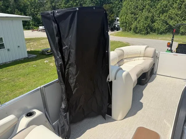 Slide: The Image of Tahoe 2385 QUAD LOUNGER SHIFT 2026 - 30