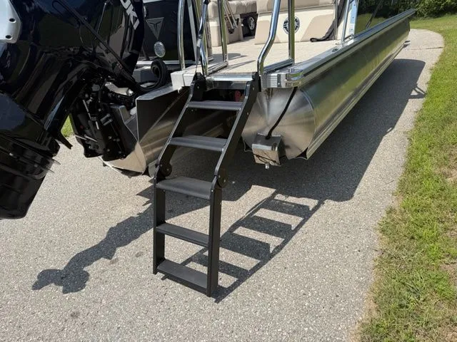 Slide: The Image of Tahoe 2385 QUAD LOUNGER SHIFT 2026 - 6