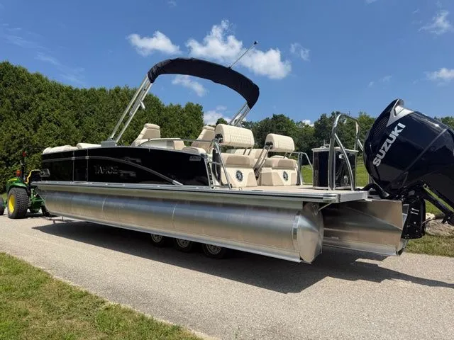 Slide: The Image of Tahoe 2385 QUAD LOUNGER SHIFT 2026 - 7