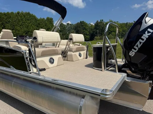 Slide: The Image of Tahoe 2385 QUAD LOUNGER SHIFT 2026 - 8