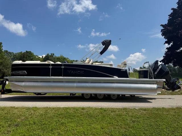 Slide: The Image of Tahoe 2385 QUAD LOUNGER SHIFT 2026 - 9