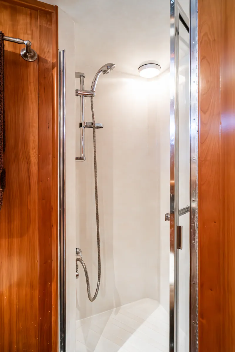 Slide: The Image of Navigator 5100 2006 - 24