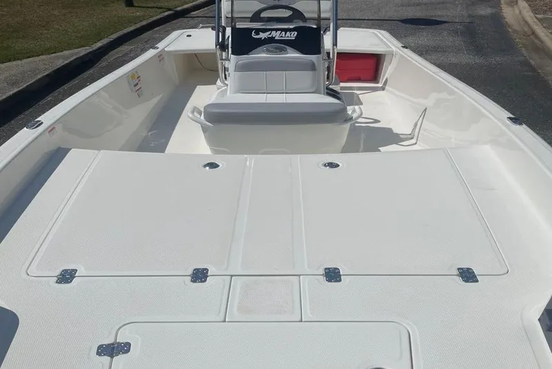 Slide: The Image of 2026 Mako Pro Skiff 17 CC boat interior with spacious deck and seating. - 4