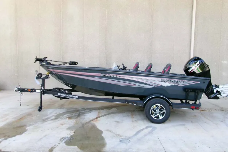 The Image of 2025 Ranger VS1665SC fishing boat on trailer, side view. - 0