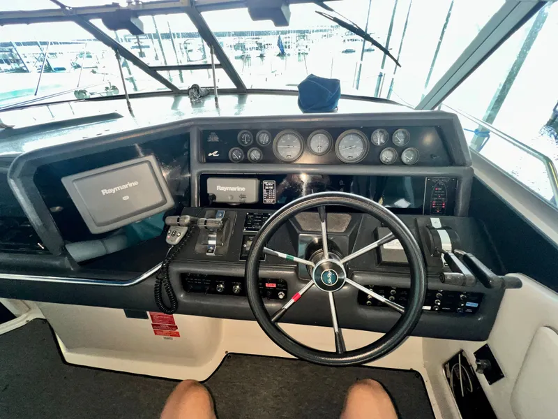 Slide: The Image of Sea Ray Sundancer 370 1993 - 19