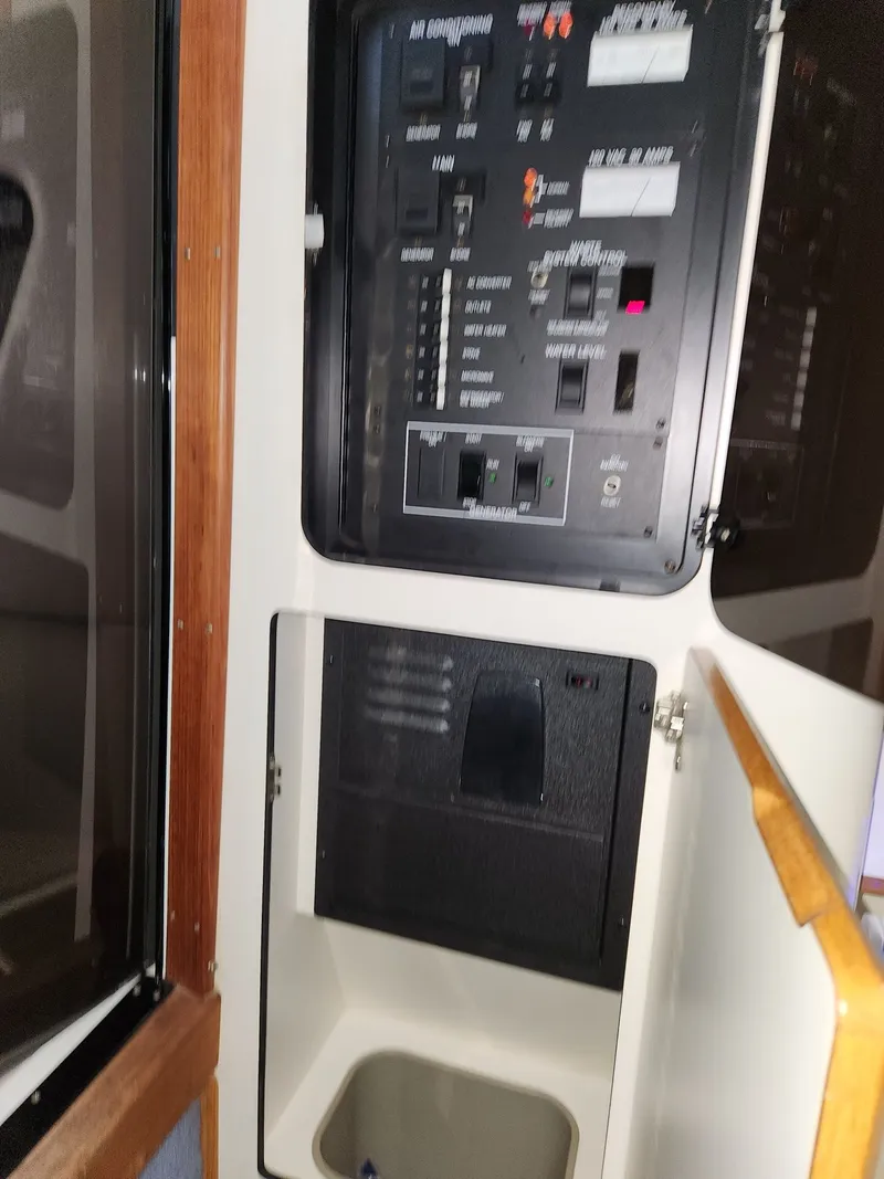 Slide: The Image of Sea Ray Sundancer 370 1993 - 29