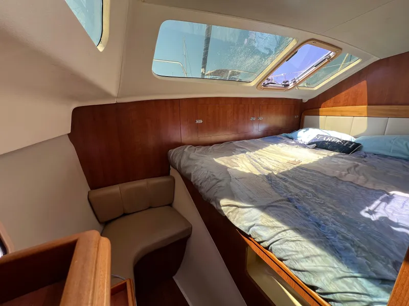 Slide: The Image of Queen Stateroom - 29