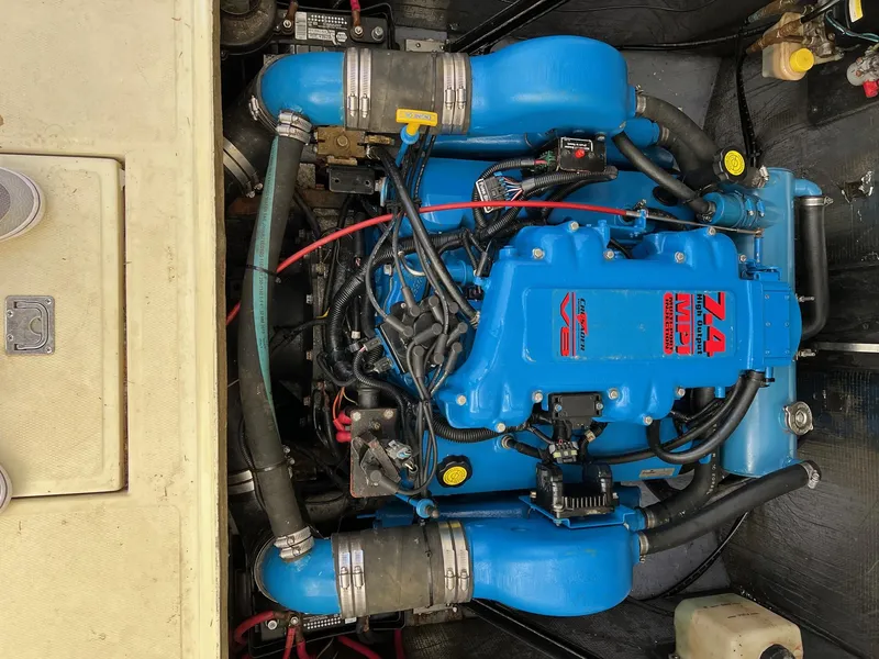 Slide: The Image of 2002 Carolina Classic 25 Classic engine, blue components, detailed view. - 9
