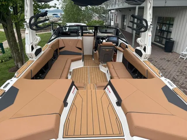 Slide: The Image of Nautique Super Air Nautique S23 2025 - 10