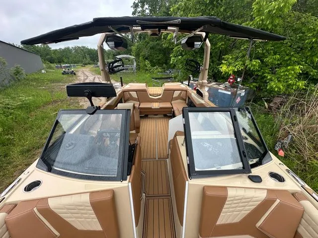 Slide: The Image of Nautique Super Air Nautique S23 2025 - 21