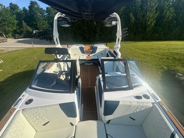 Slide: The Image of Nautique Super Air Nautique GS22 2025 - 11