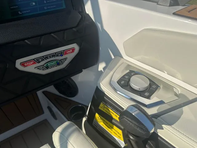 Slide: The Image of Nautique Super Air Nautique GS22 2025 - 15