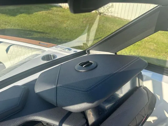 Slide: The Image of Nautique Super Air Nautique GS22 2025 - 18