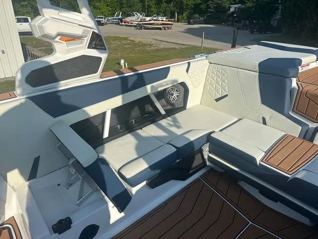 Slide: The Image of Nautique Super Air Nautique GS22 2025 - 20
