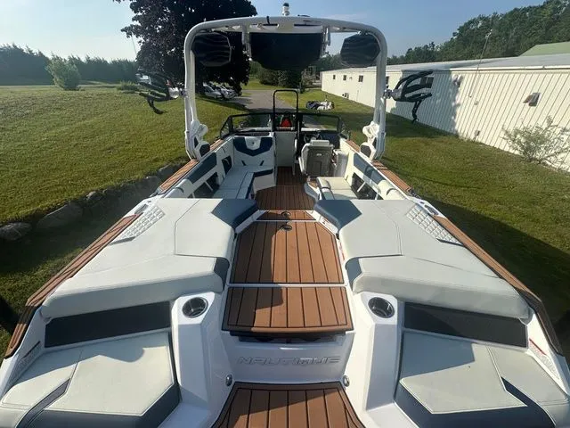 Slide: The Image of Nautique Super Air Nautique GS22 2025 - 21