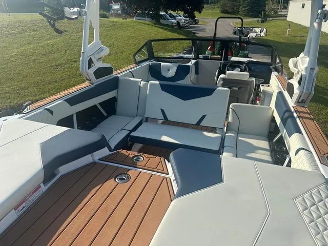 Slide: The Image of Nautique Super Air Nautique GS22 2025 - 22