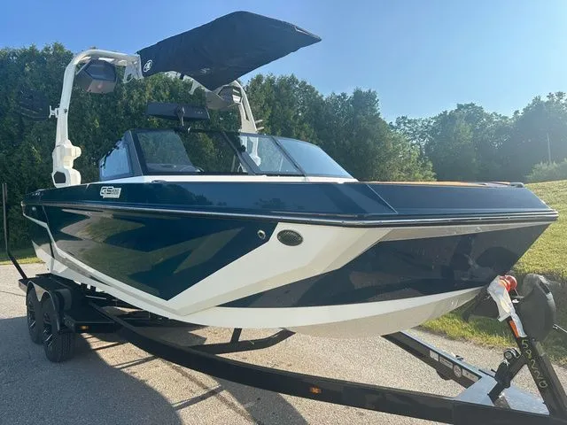Slide: The Image of Nautique Super Air Nautique GS22 2025 - 6