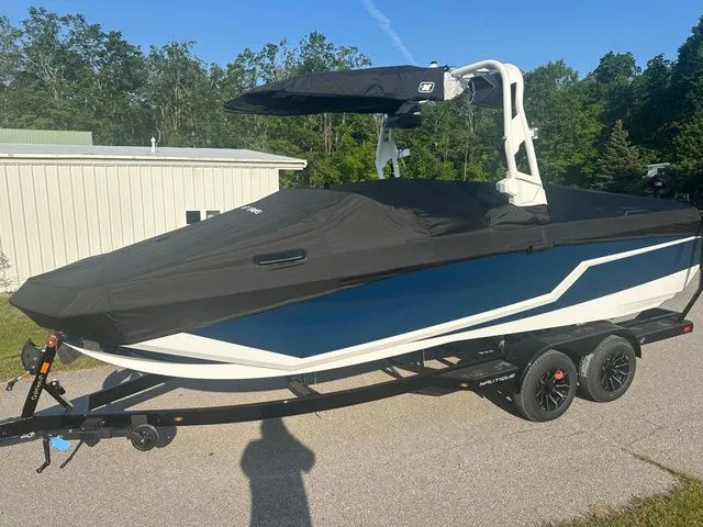 Slide: The Image of Nautique Super Air Nautique GS22 2025 - 8