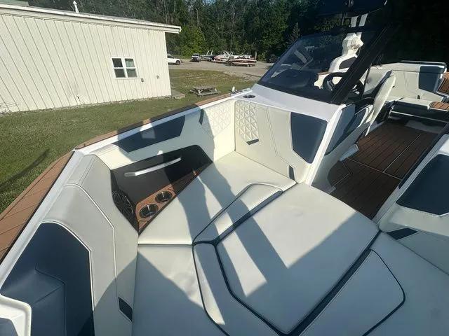 Slide: The Image of Nautique Super Air Nautique GS22 2025 - 9