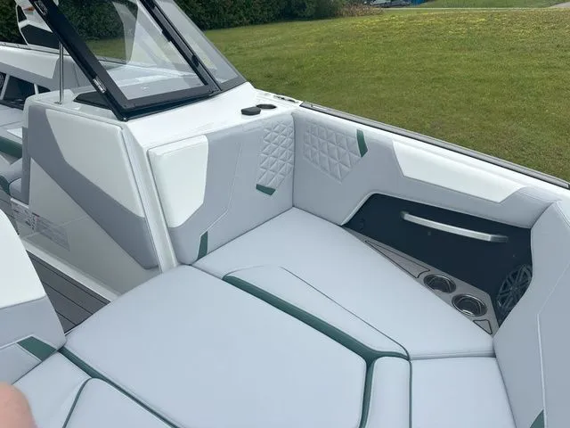 Slide: The Image of Nautique Super Air Nautique GS22 2025 - 12