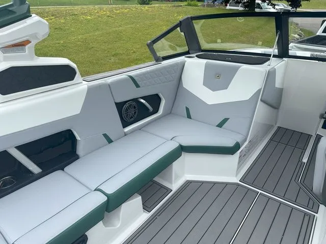 Slide: The Image of Nautique Super Air Nautique GS22 2025 - 15