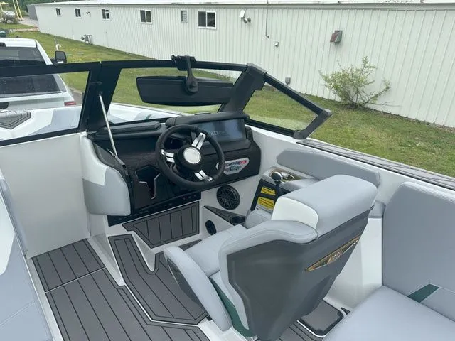 Slide: The Image of Nautique Super Air Nautique GS22 2025 - 16