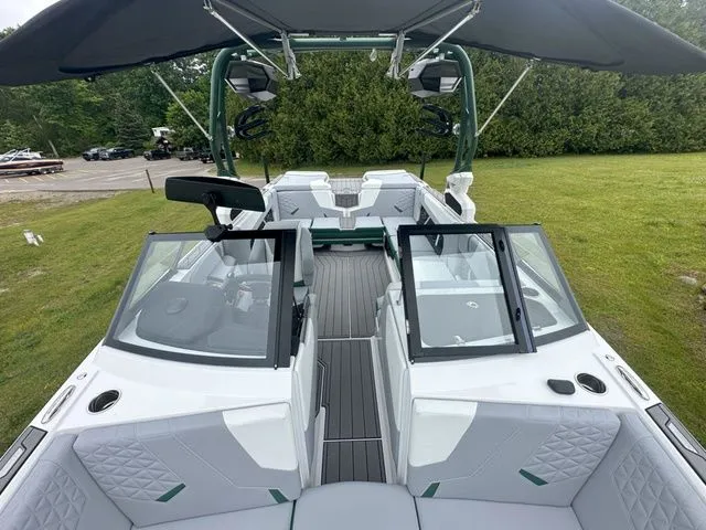 Slide: The Image of Nautique Super Air Nautique GS22 2025 - 9