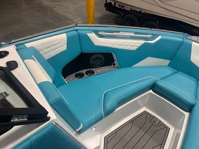 Slide: The Image of Nautique Super Air Nautique S23 2025 - 24