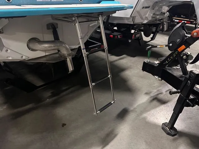 Slide: The Image of Nautique Super Air Nautique S23 2025 - 32