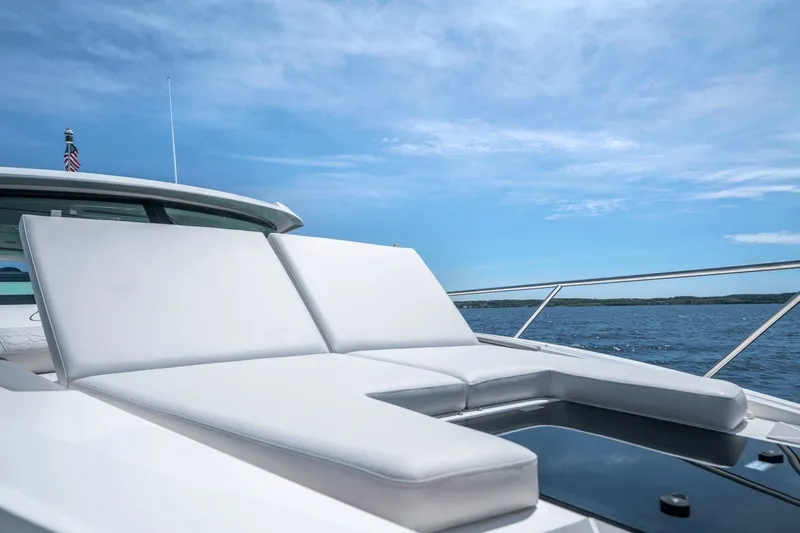 Slide: The Image of Tiara 43LE 2026 - 12