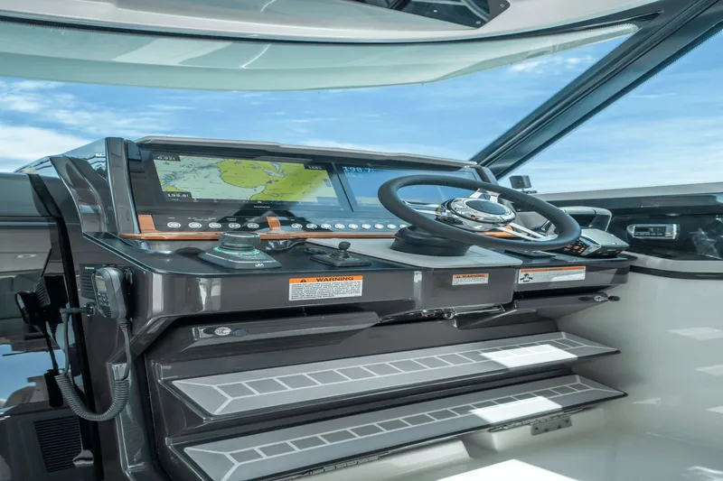 Slide: The Image of Tiara 43LE 2026 - 22