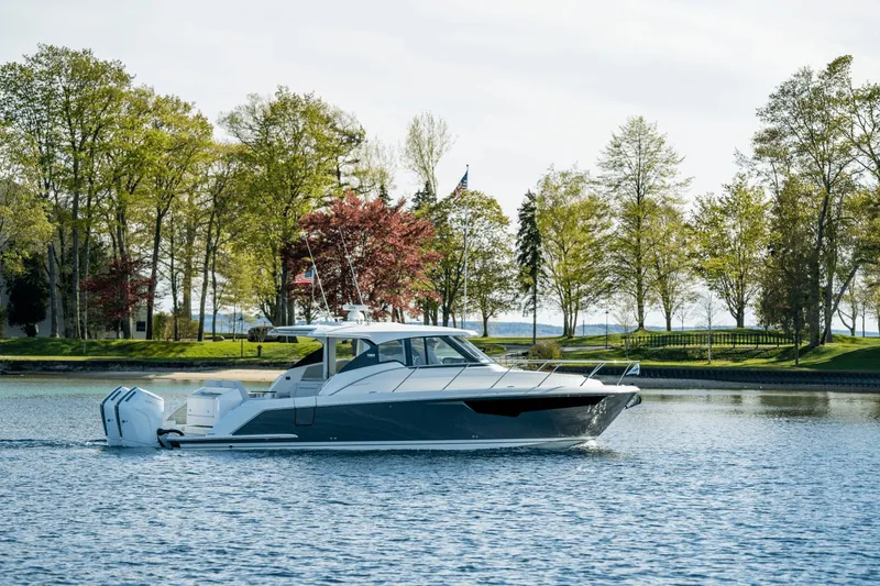 Slide: The Image of Tiara 43LE 2026 - 23