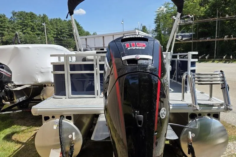 Slide: The Image of 2026 Sun Tracker SF 20 DLX pontoon boat with Mercury 115 outboard motor. - 10