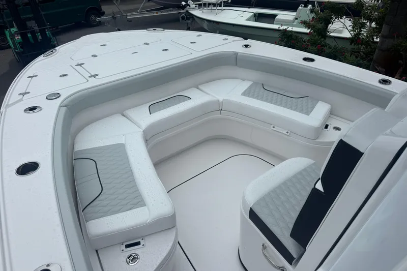 Slide: The Image of 2026 Blackfin 262 HB boat with spacious seating and modern design. - 23