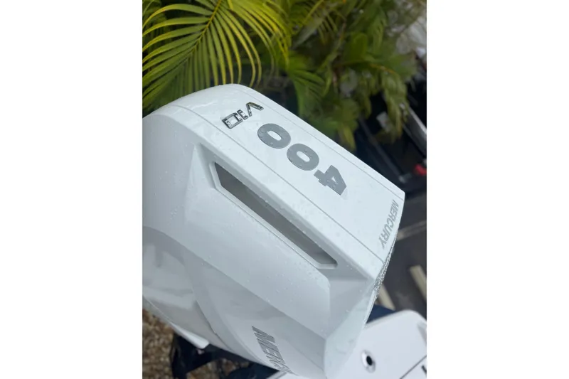 Slide: The Image of Mercury 400 outboard engine on 2026 Blackfin 262 HB boat, with tropical foliage background. - 40