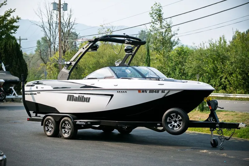 Slide: The Image of Malibu Wakesetter 23 LSV 2017 - 1