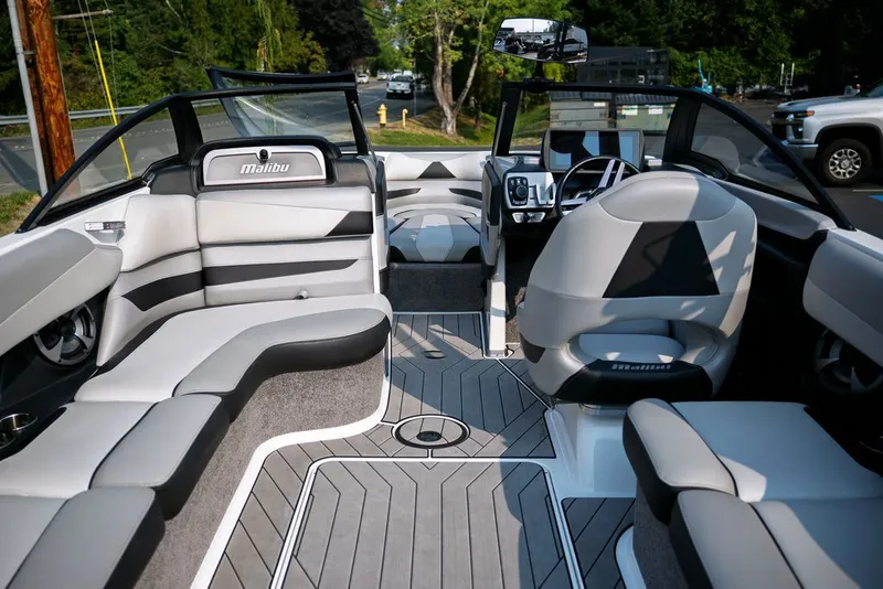 Slide: The Image of Malibu Wakesetter 23 LSV 2017 - 10