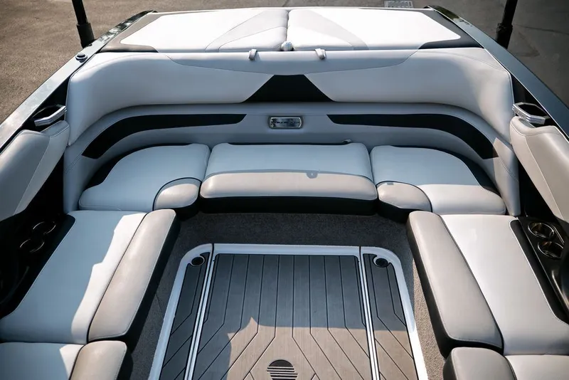 Slide: The Image of Malibu Wakesetter 23 LSV 2017 - 8