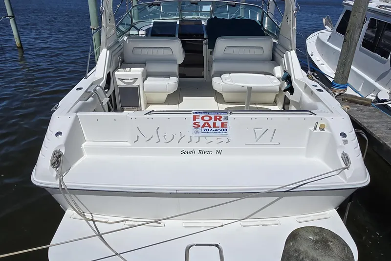 Slide: The Image of 1994 Sea Ray 400 Express Cruiser for sale, docked in South River, NJ. - 8
