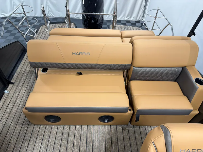 Slide: The Image of Harris Cruiser 230 2026 - 11